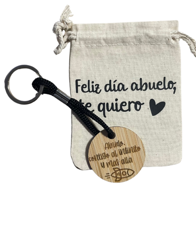 Llavero de madera grabado con cuerda