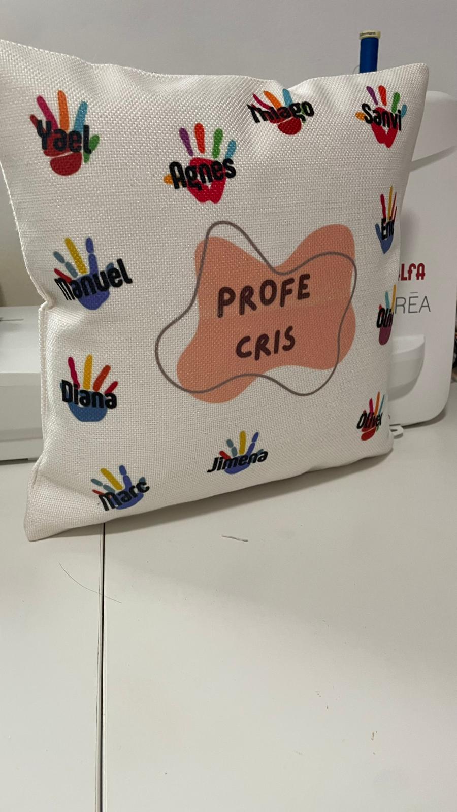 Cojín personalizado para profe con nombres - Imagen 2