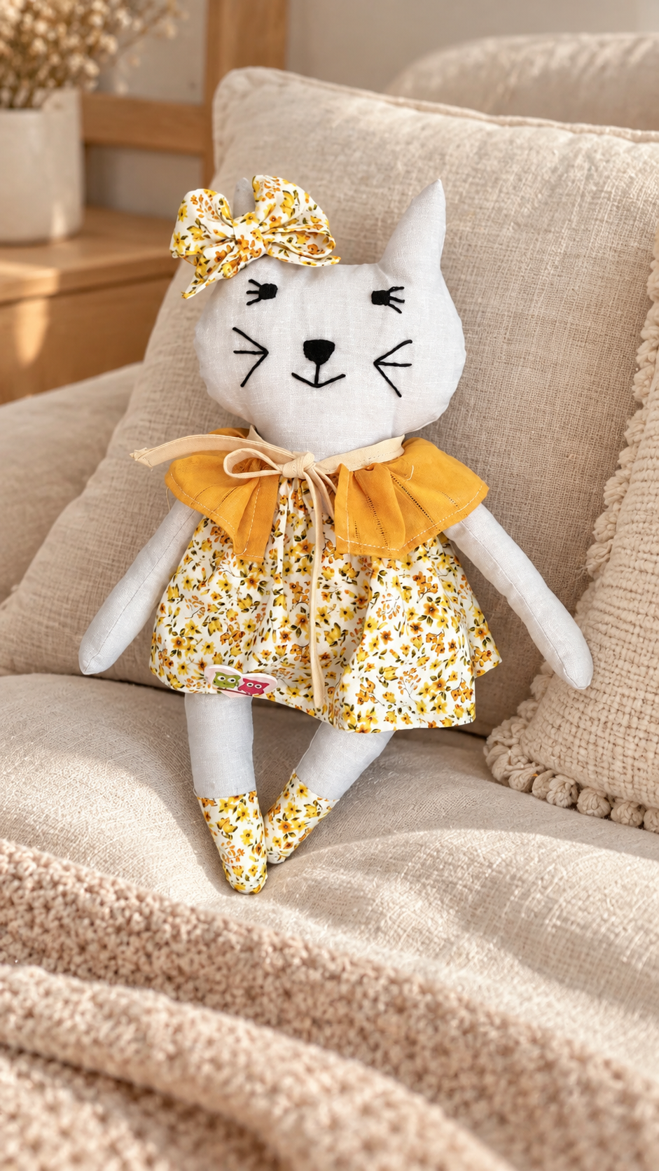 Gatita de tela artesanal personalizada - Imagen 2